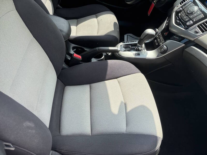 2013 Chevrolet Cruze thumbnail 10