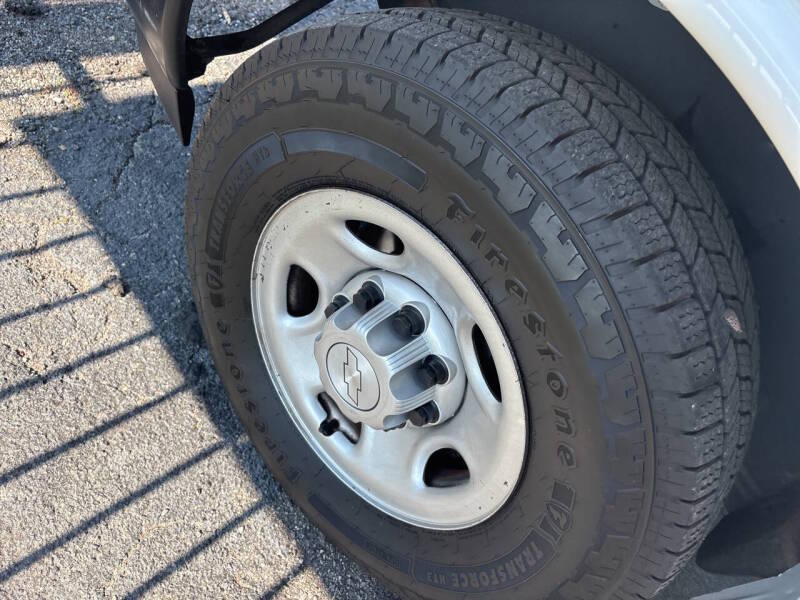 2018 Chevrolet Express thumbnail 18