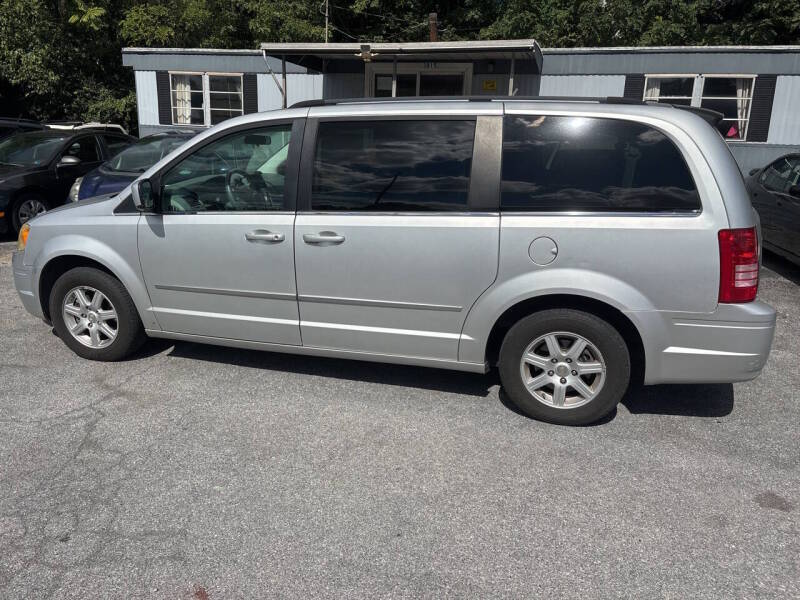 2010 Chrysler Town and Country thumbnail 16