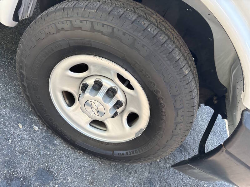 2020 Chevrolet Express thumbnail 19