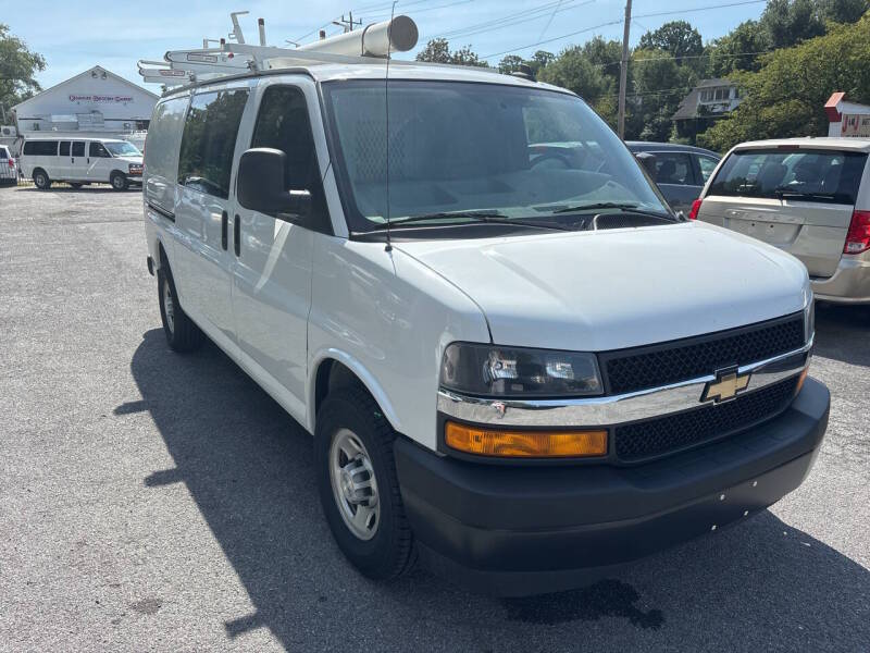 2018 Chevrolet Express thumbnail 2