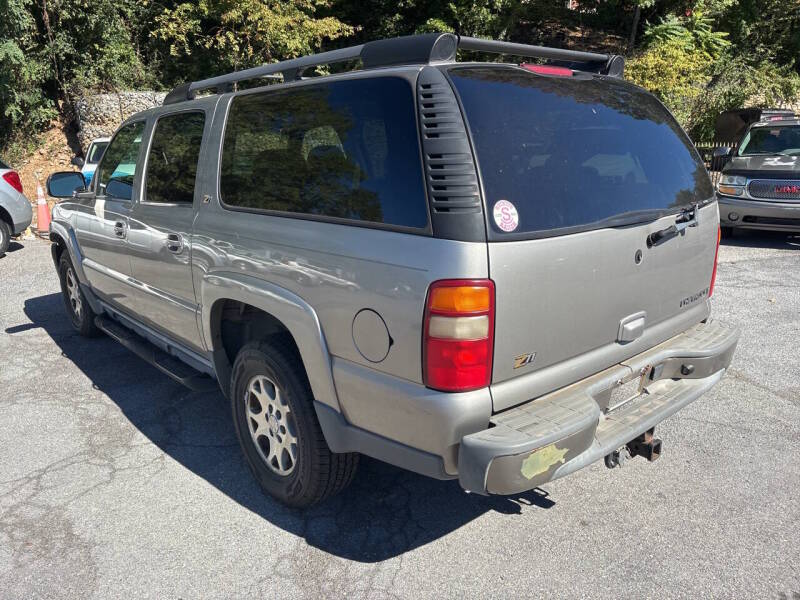 2002 Chevrolet Suburban thumbnail 12