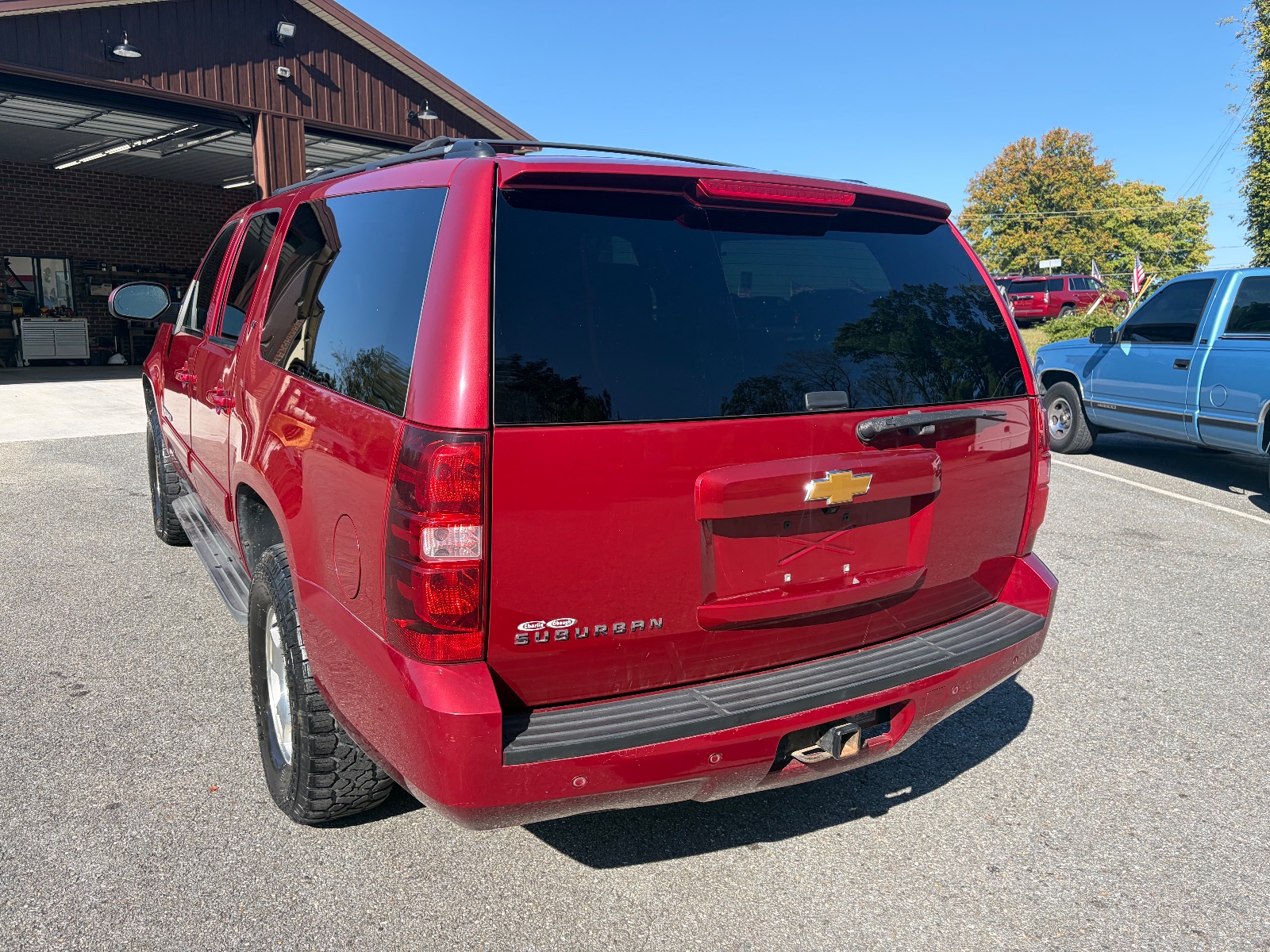 2014 Chevrolet Suburban thumbnail 3
