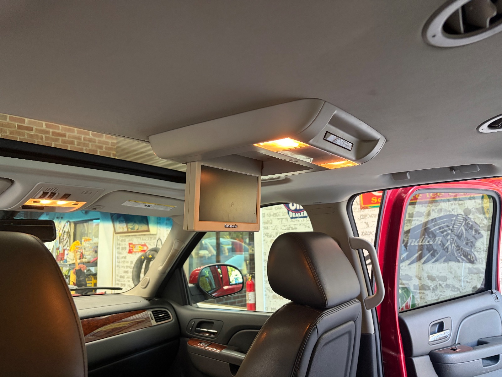 2014 Chevrolet Suburban thumbnail 11