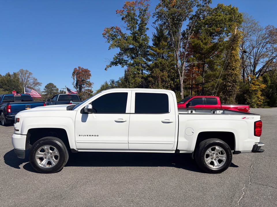 2017 Chevrolet Silverado 1500 thumbnail 2