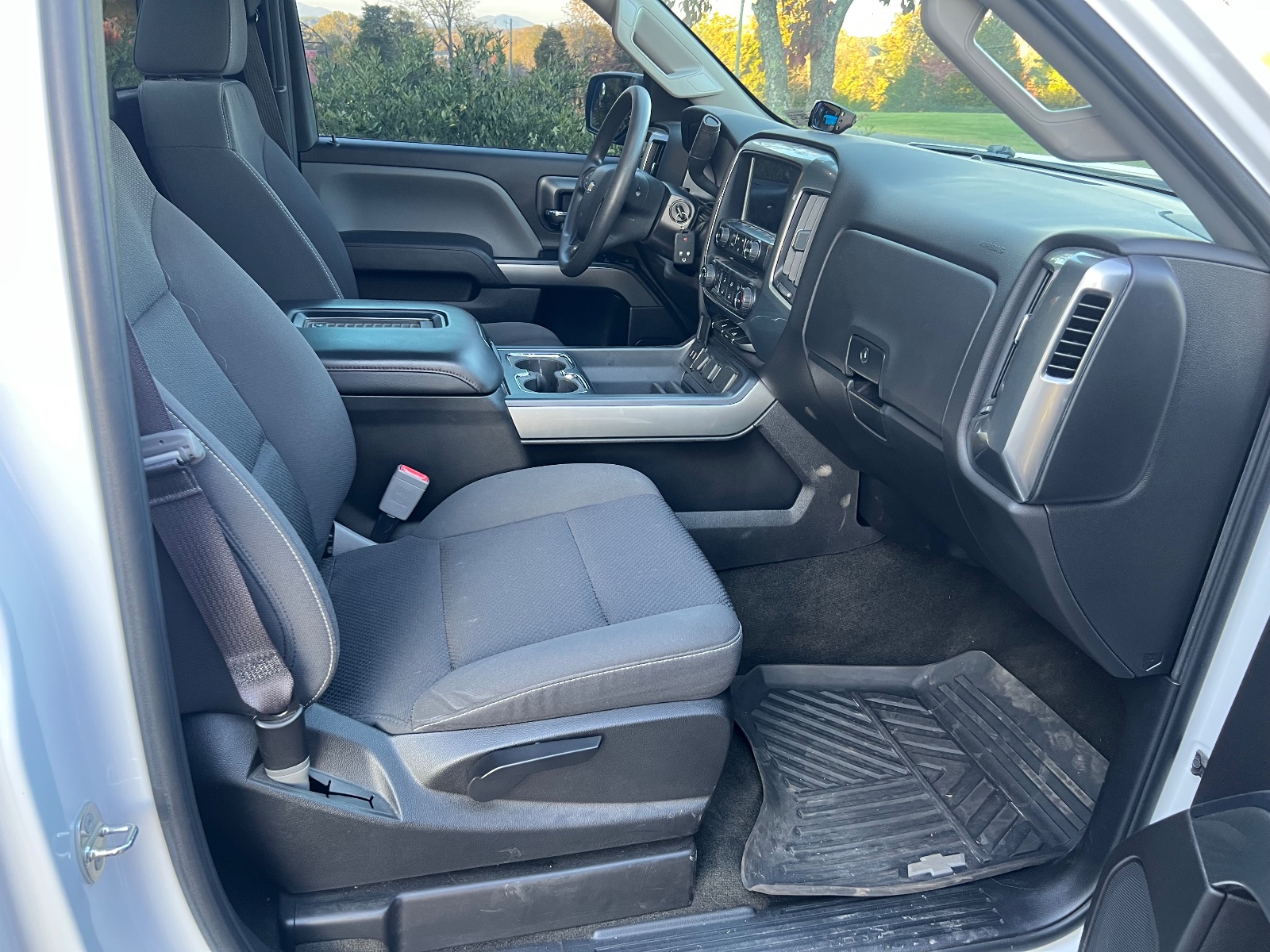 2017 Chevrolet Silverado thumbnail 16