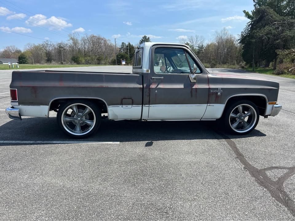 1986 Chevrolet C10 thumbnail 2
