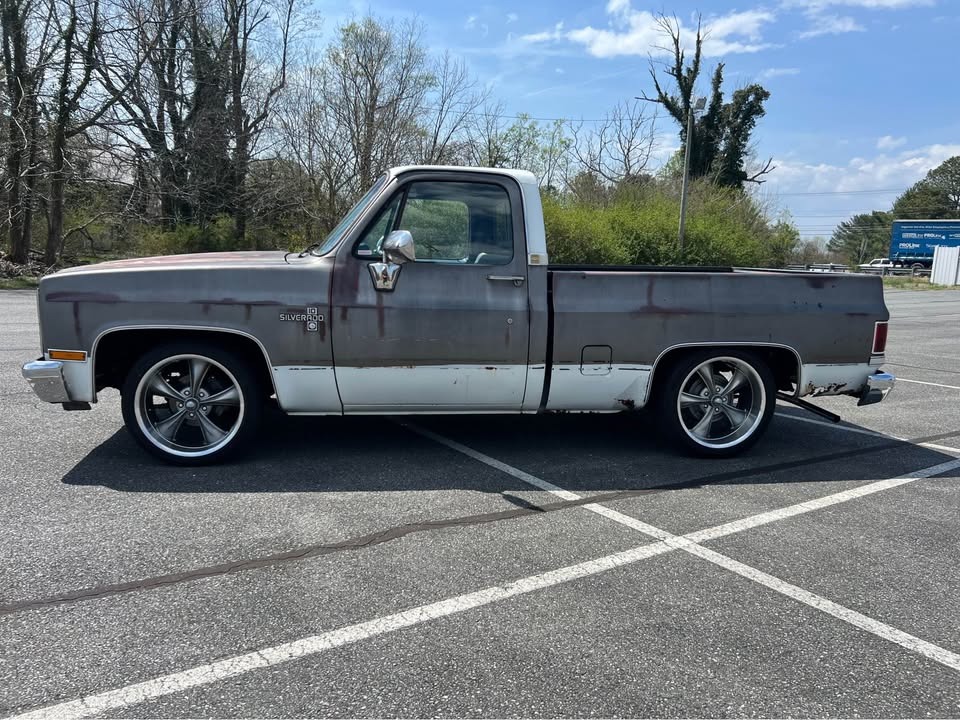 1986 Chevrolet C10 thumbnail 3