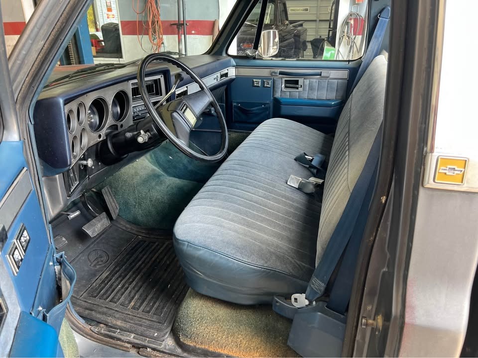1986 Chevrolet C10 thumbnail 9