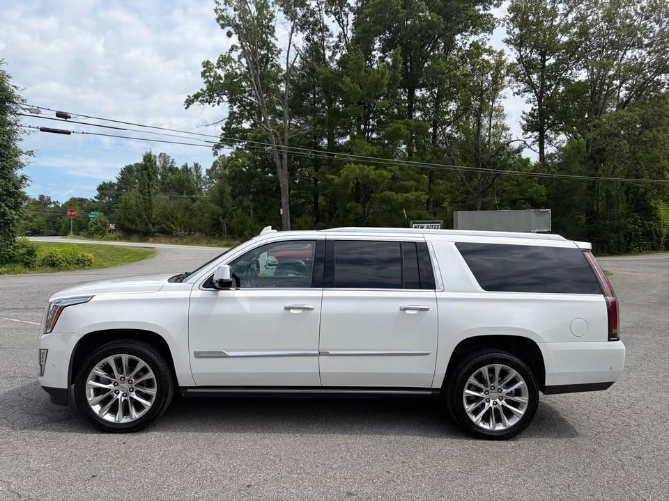 2018 Cadillac Escalade thumbnail 2