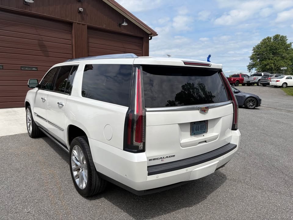 2018 Cadillac Escalade thumbnail 3