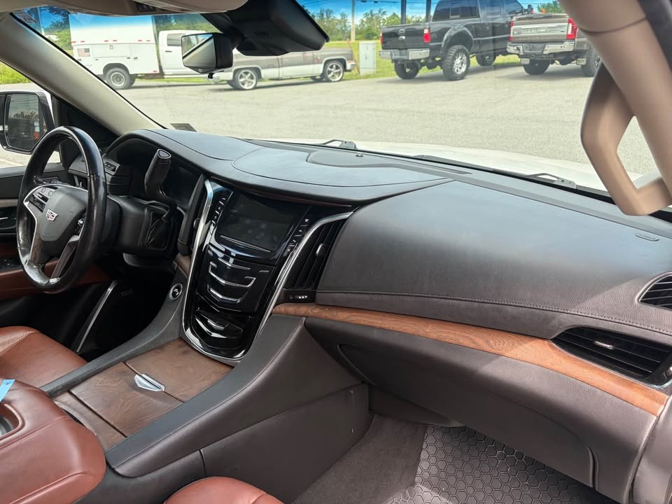 2018 Cadillac Escalade thumbnail 12