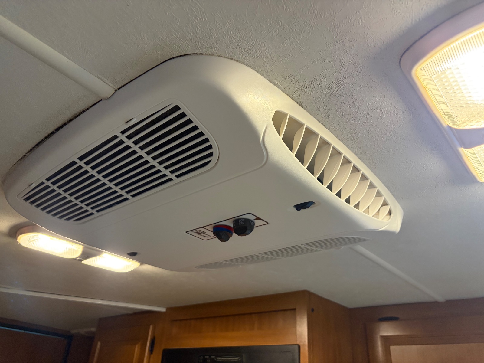 2015 Ford E-350 thumbnail 19