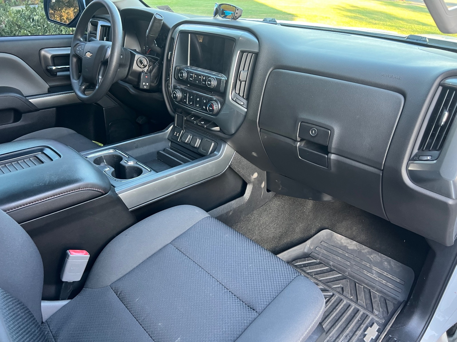 2017 Chevrolet Silverado thumbnail 17