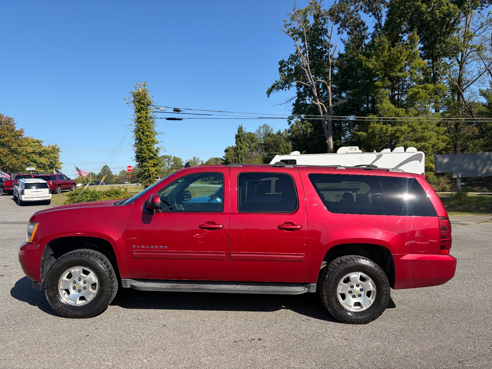 2014 Chevrolet Suburban thumbnail 2