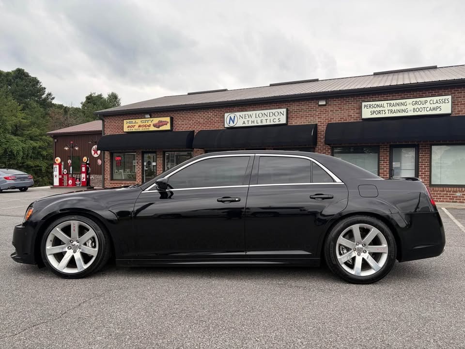2012 Chrysler 300 thumbnail 2