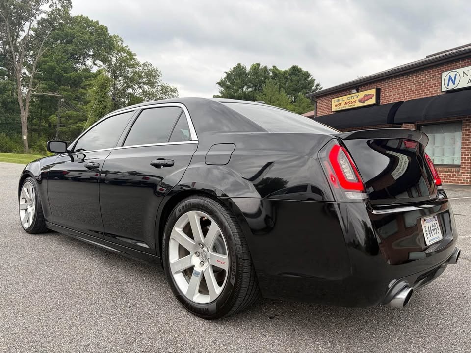 2012 Chrysler 300 thumbnail 3