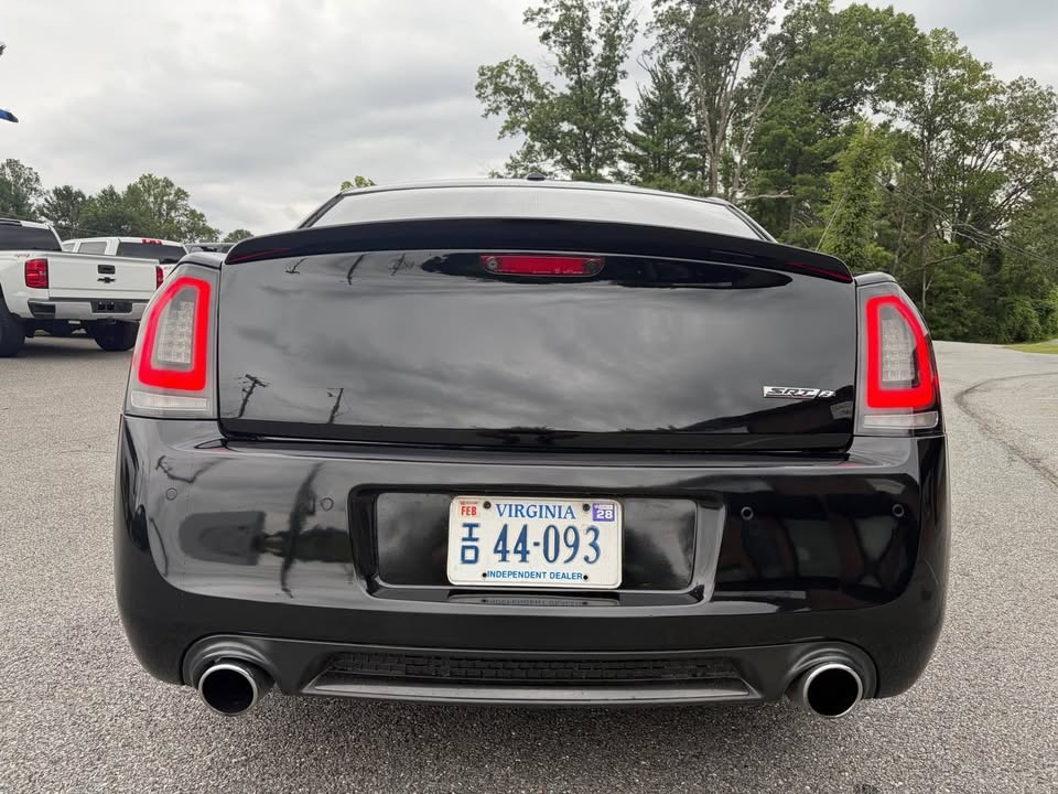 2012 Chrysler 300 thumbnail 4