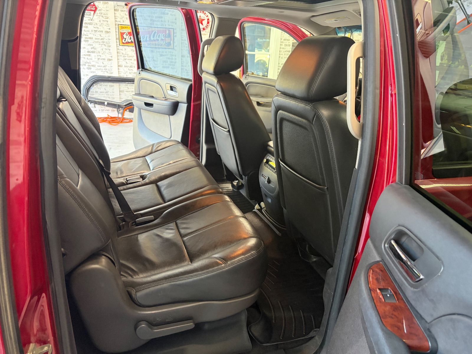 2014 Chevrolet Suburban thumbnail 10