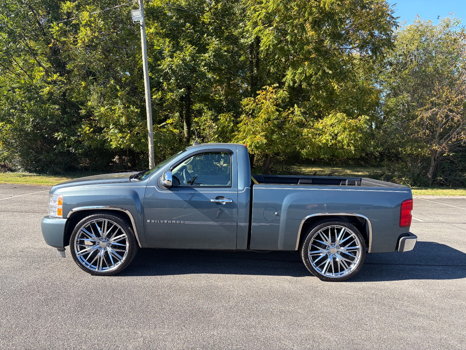 2008 Chevrolet Silverado thumbnail 2