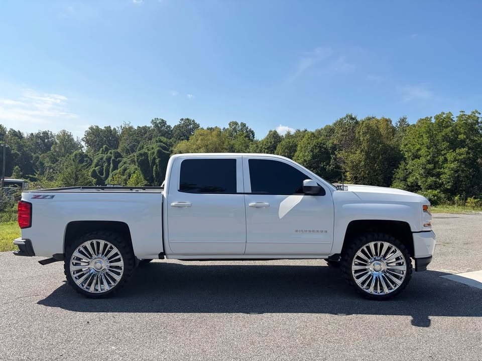 2017 Chevrolet Silverado 1500 thumbnail 6