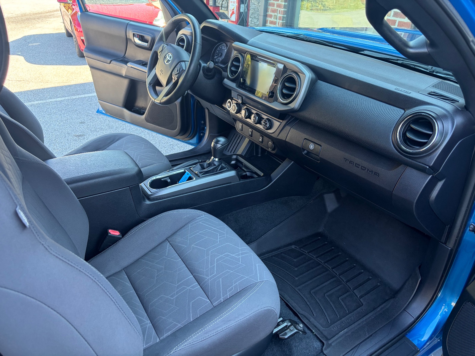 2016 Toyota Tacoma thumbnail 12
