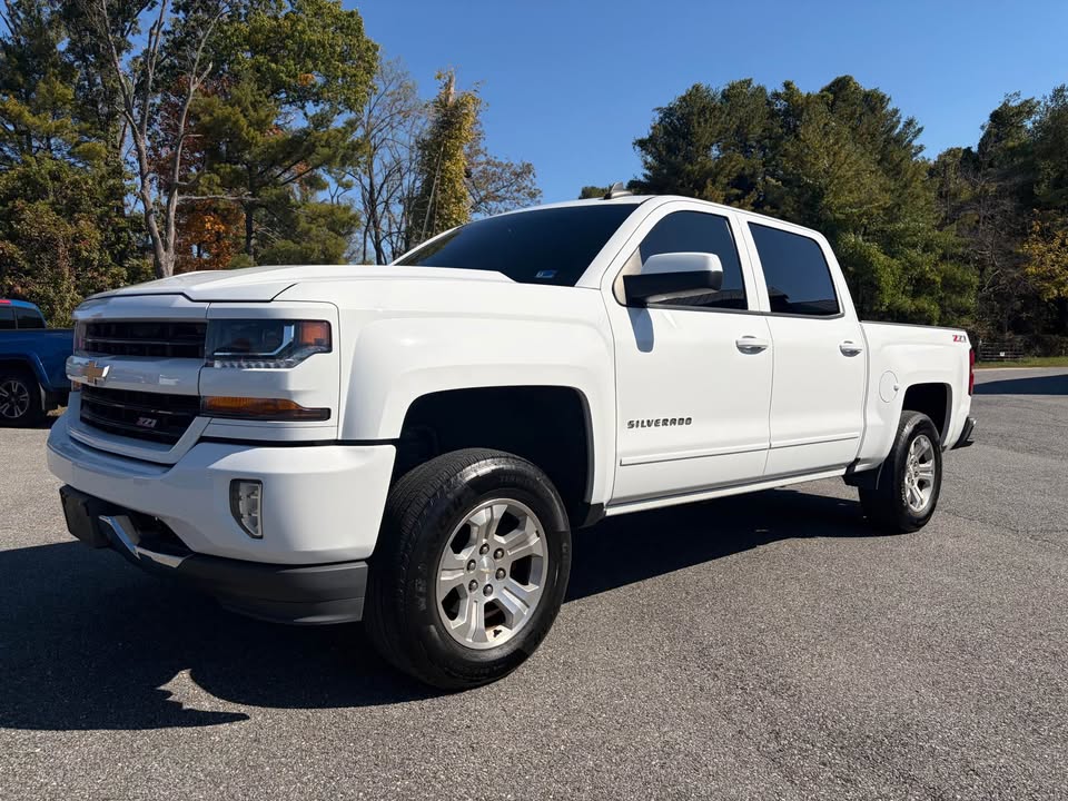 2017 Chevrolet Silverado 1500, view 1 of 12