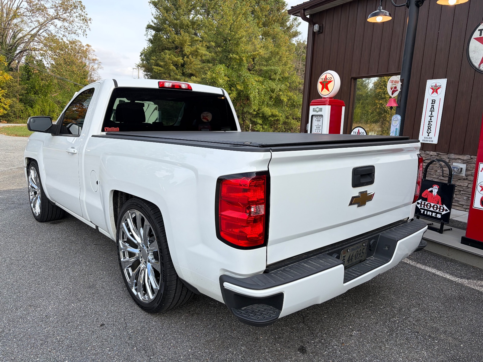 2017 Chevrolet Silverado thumbnail 3