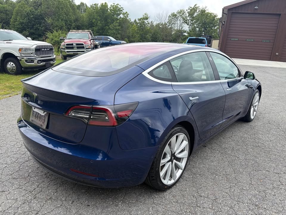 2018 Tesla Model 3 thumbnail 4