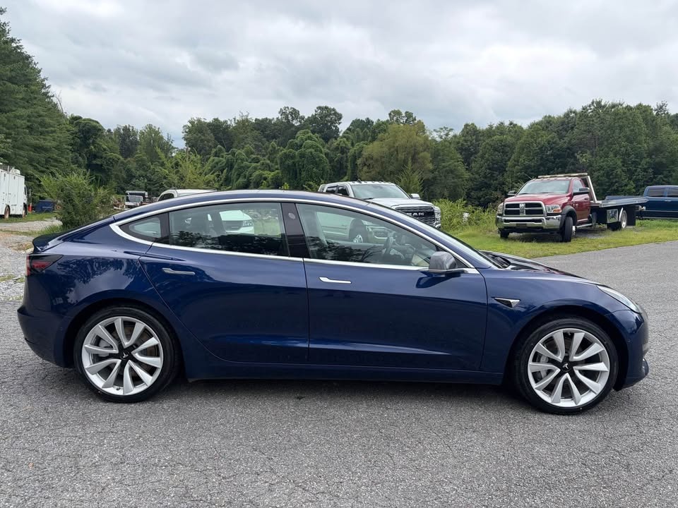 2018 Tesla Model 3 thumbnail 5