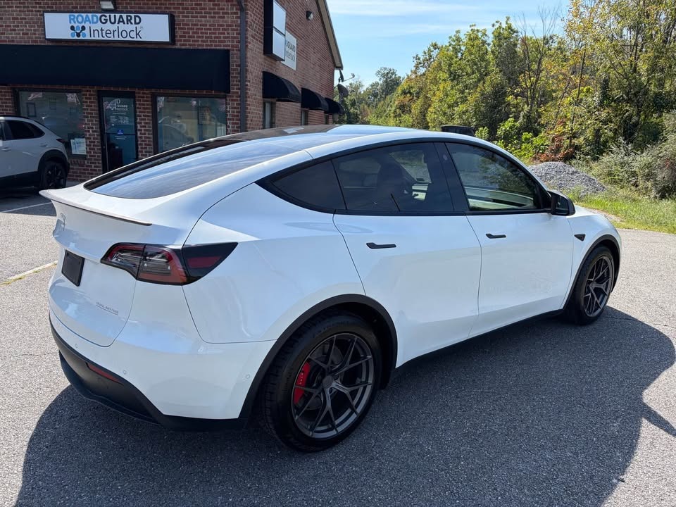 2022 Tesla Model Y thumbnail 5