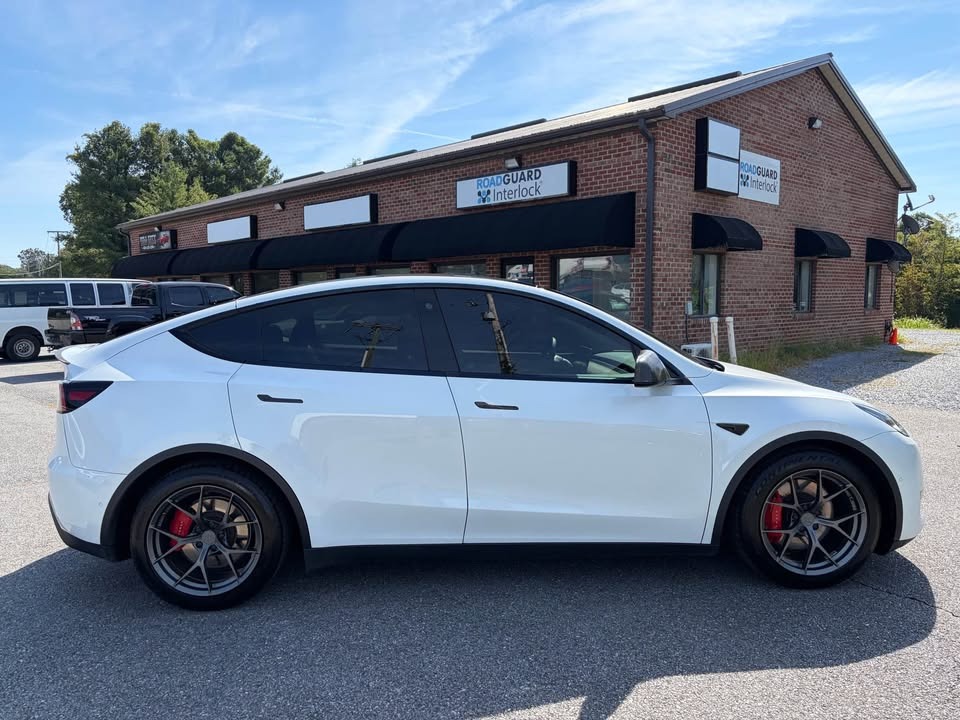 2022 Tesla Model Y thumbnail 6