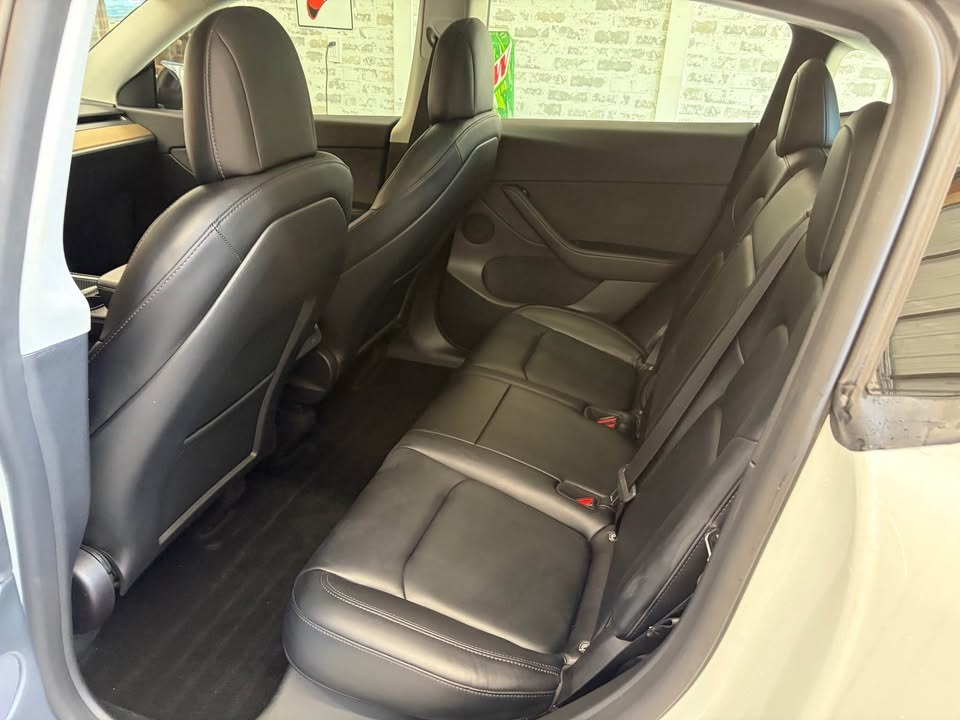 2022 Tesla Model Y thumbnail 9