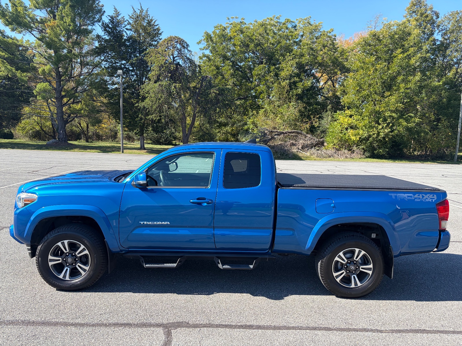 2016 Toyota Tacoma thumbnail 2