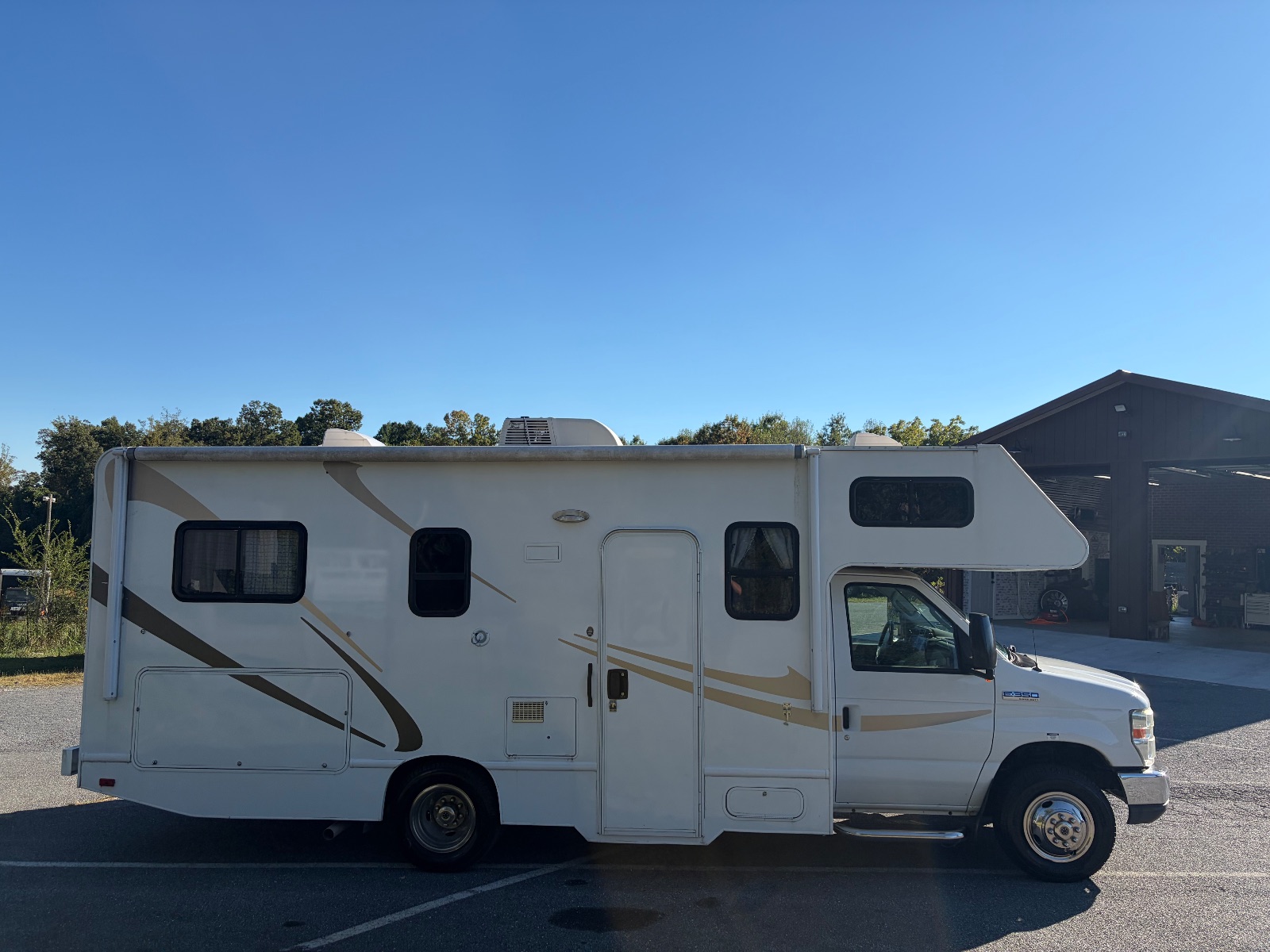 2015 Ford E-350 thumbnail 4