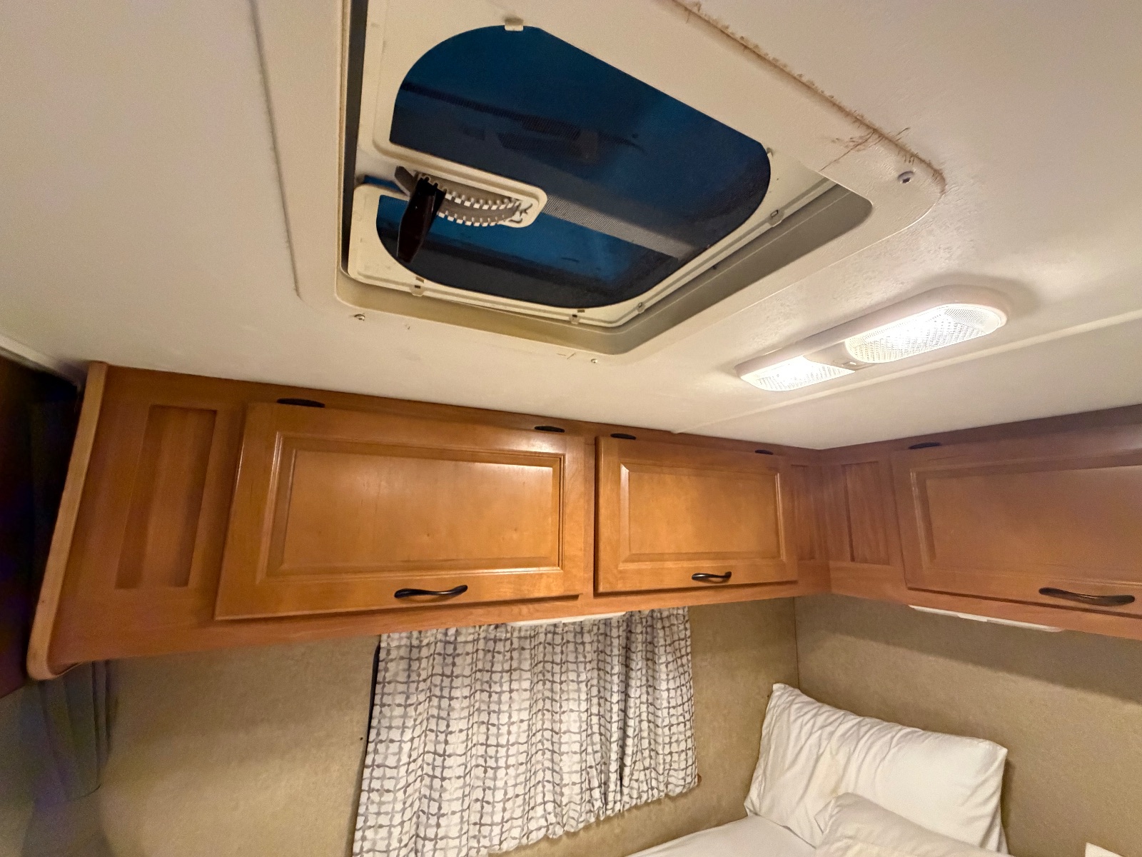 2015 Ford E-350 thumbnail 17