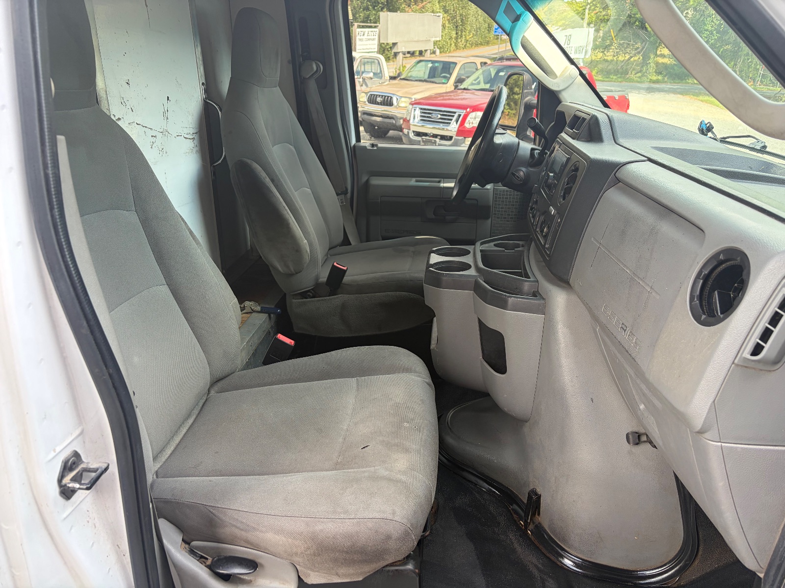 2019 Ford E-350 thumbnail 12