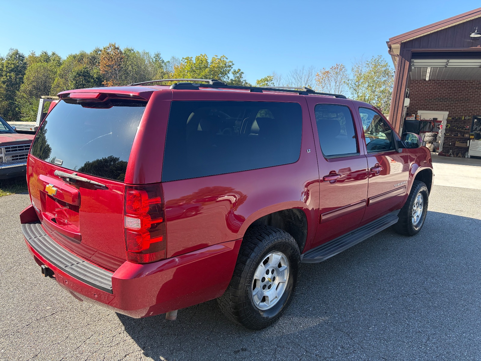 2014 Chevrolet Suburban thumbnail 4
