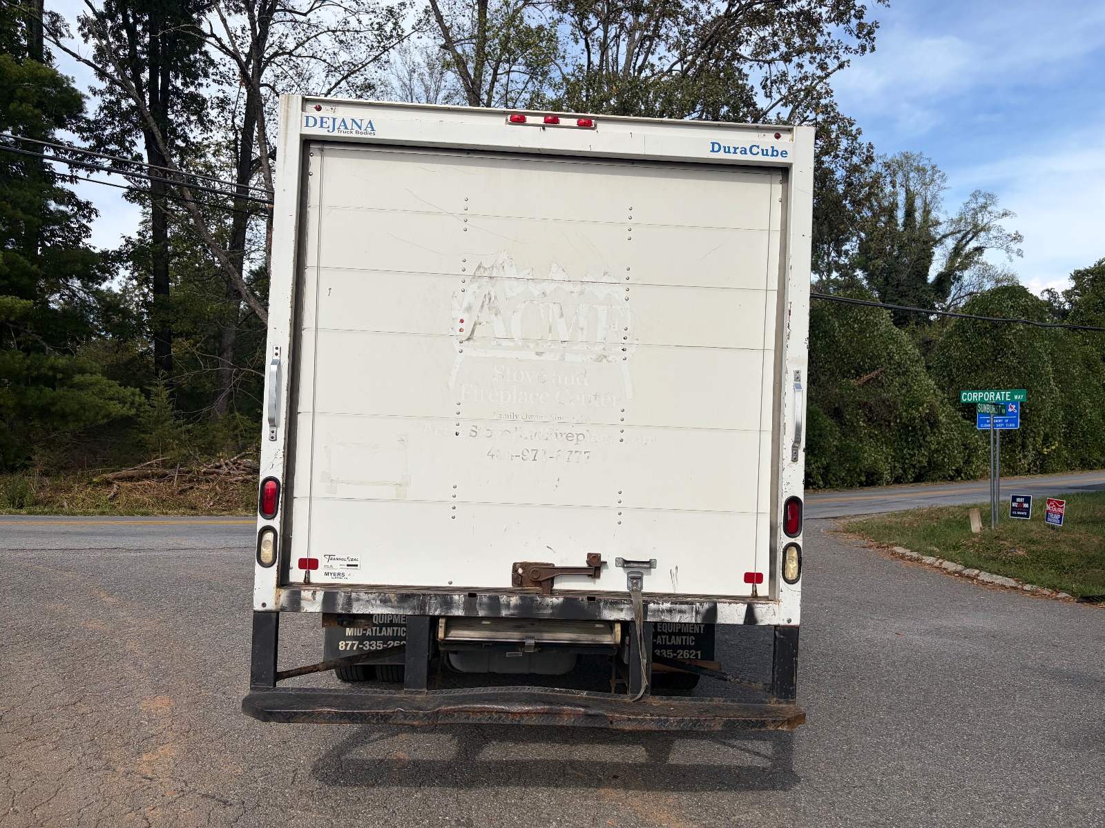 2019 Ford E-350 thumbnail 4