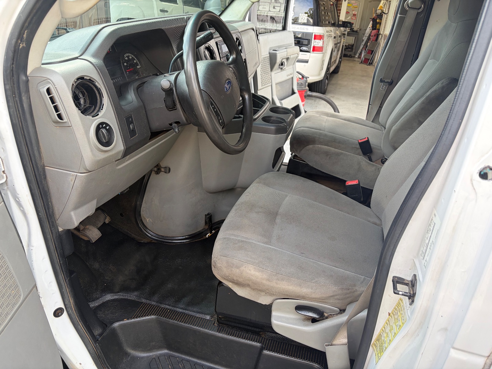 2019 Ford E-350 thumbnail 11