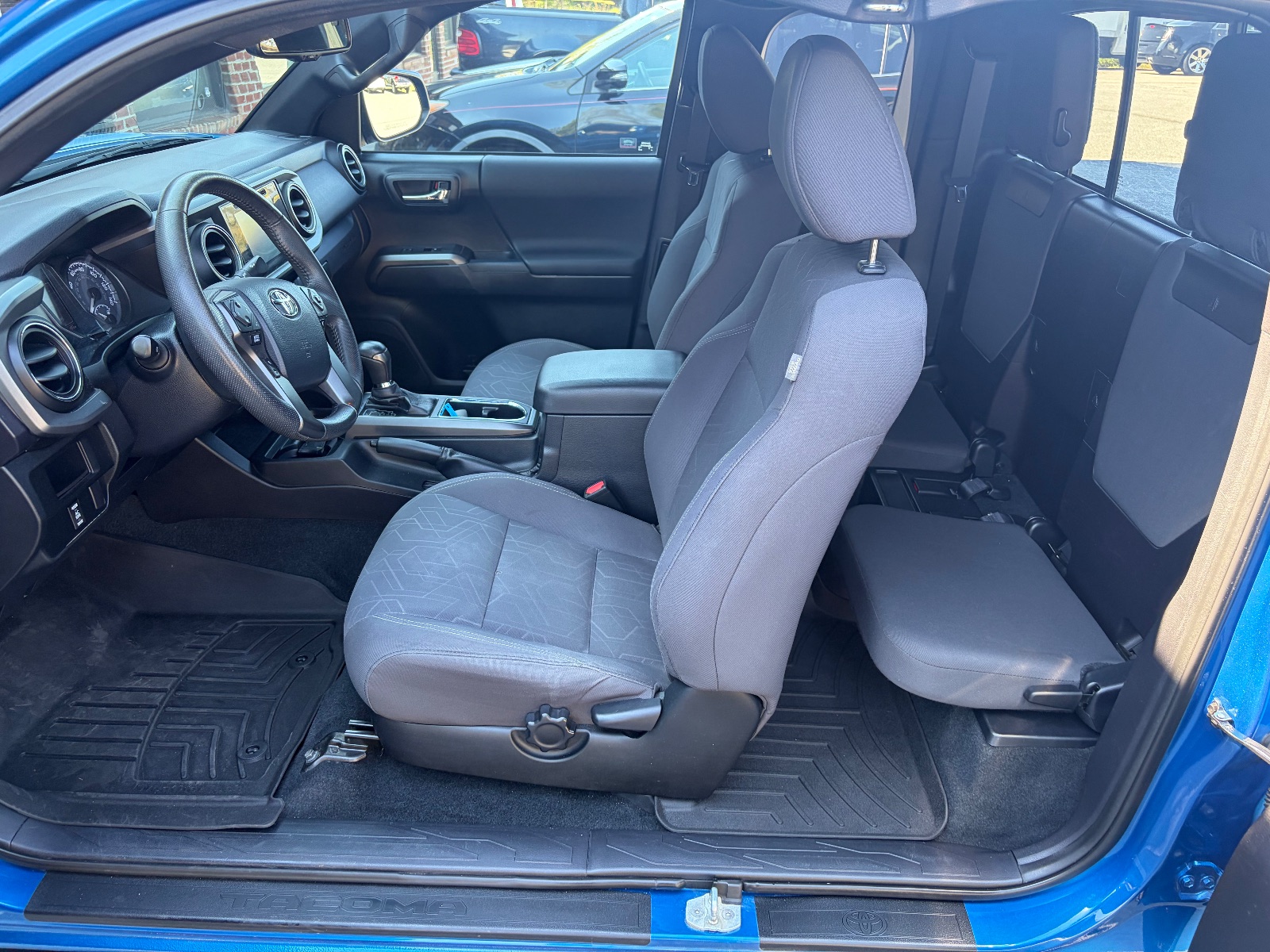 2016 Toyota Tacoma thumbnail 8