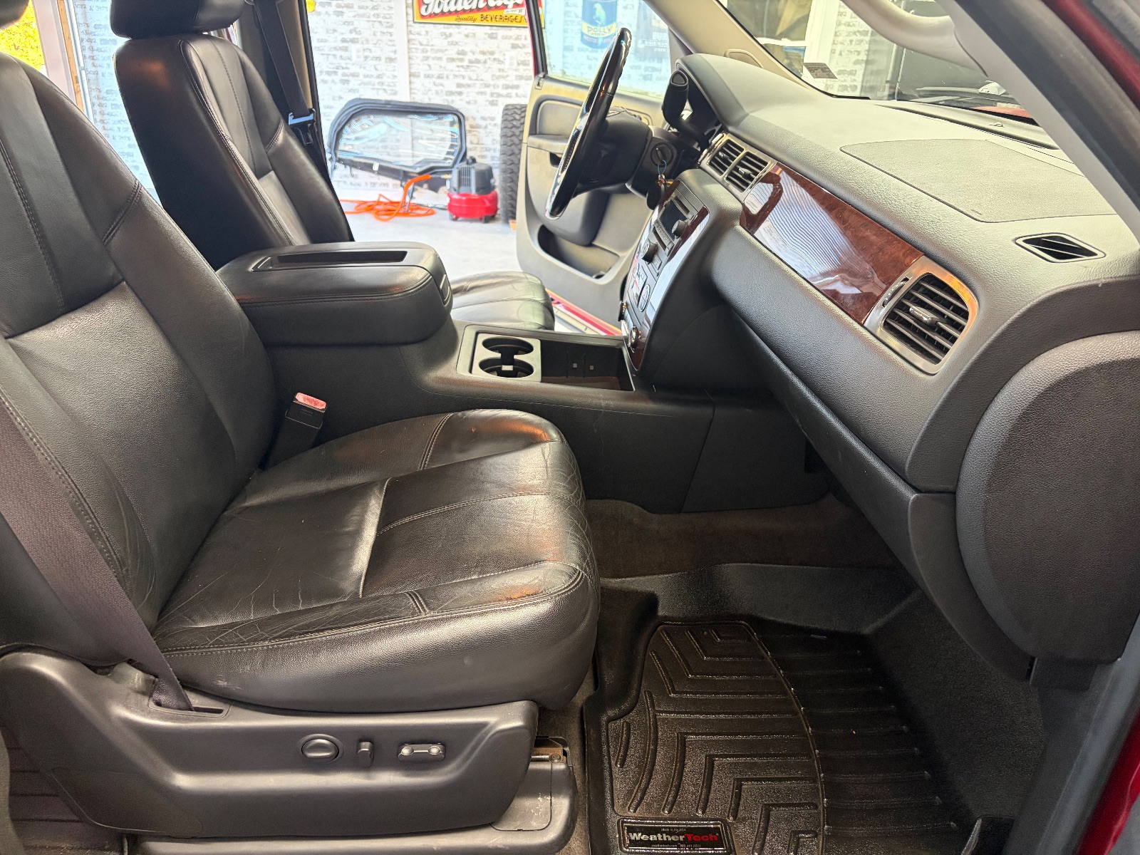 2014 Chevrolet Suburban thumbnail 9