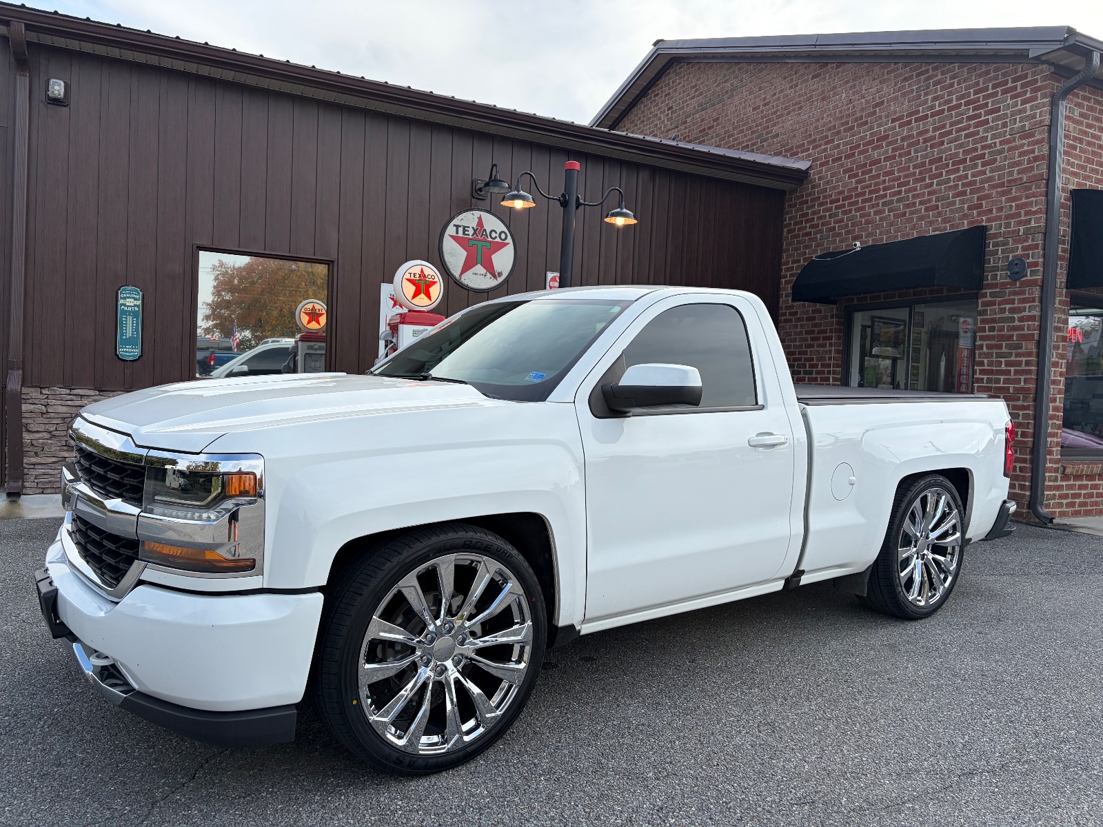 2017 Chevrolet Silverado, view 1 of 18