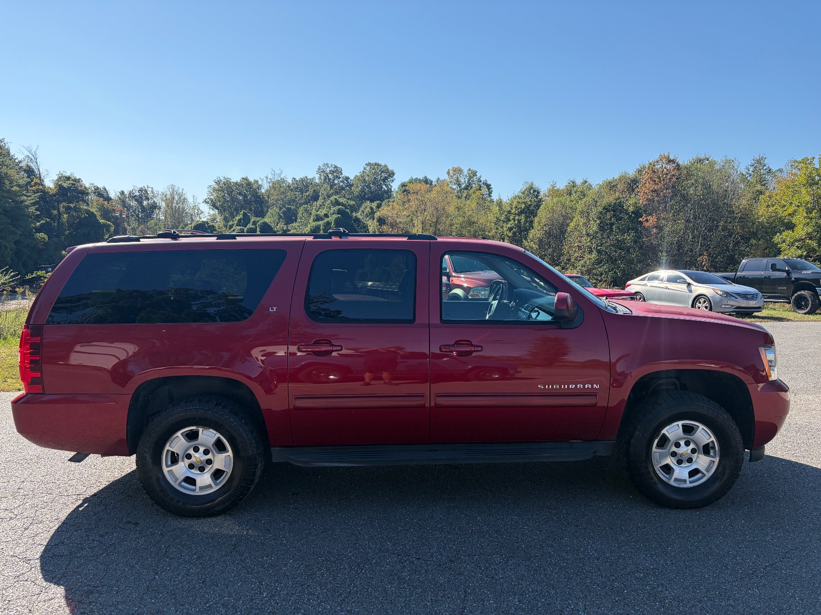 2014 Chevrolet Suburban thumbnail 5