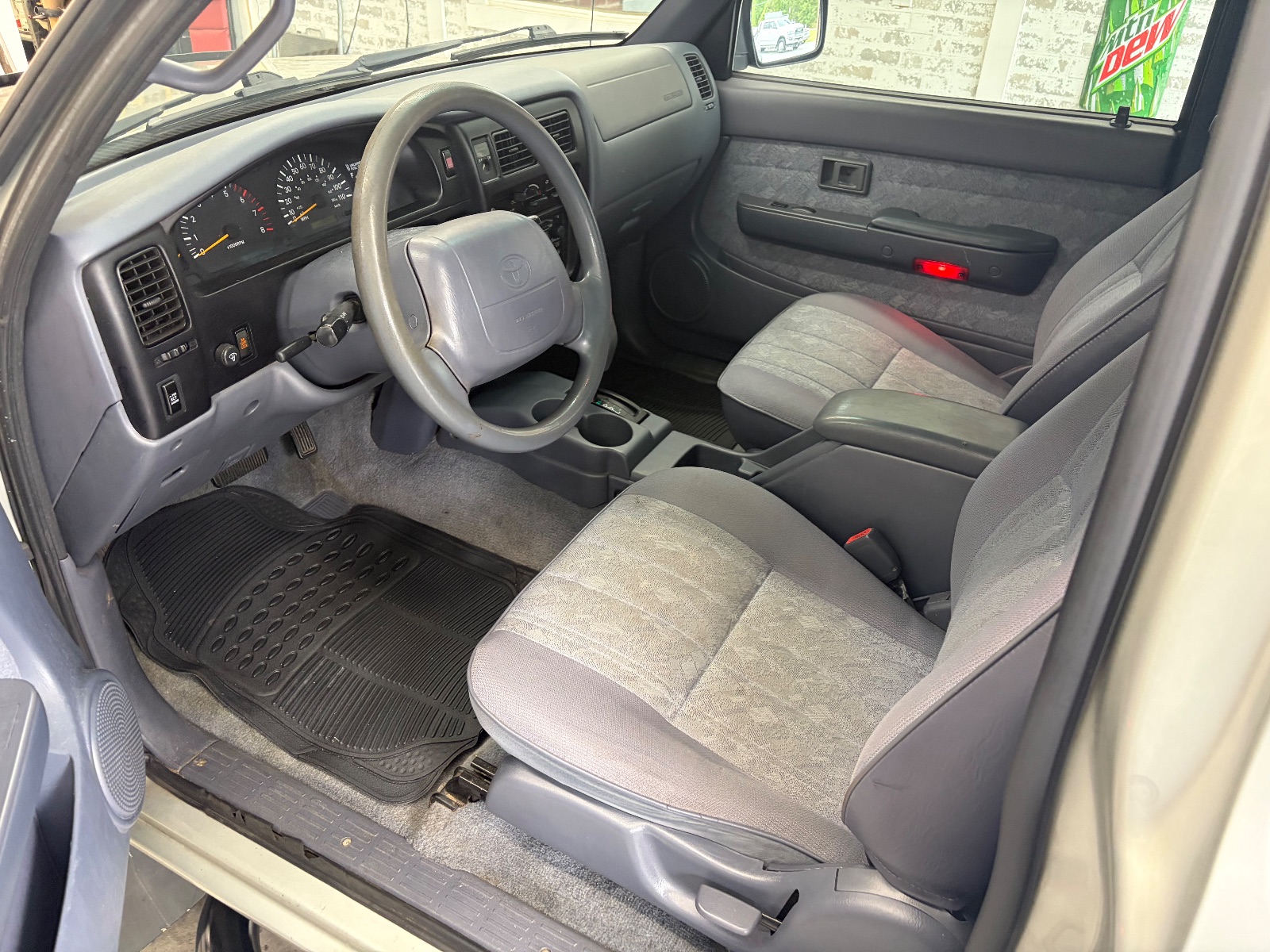 2000 Toyota Tacoma thumbnail 10
