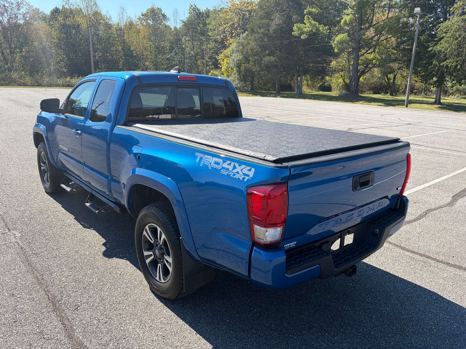 2016 Toyota Tacoma thumbnail 3